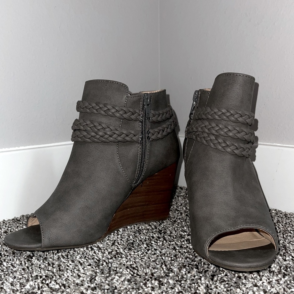 Size 9 gray/brown wedge heel